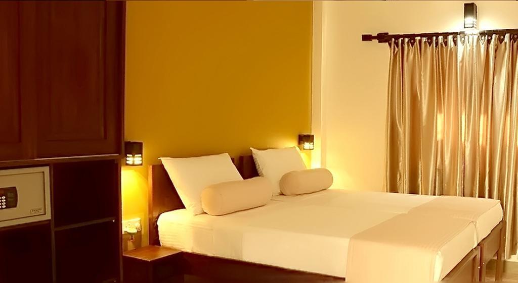Inlak Garden Hotel Негомбо Стая снимка
