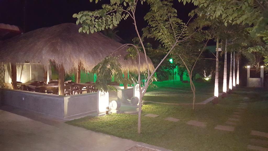 Inlak Garden Hotel Негомбо Екстериор снимка