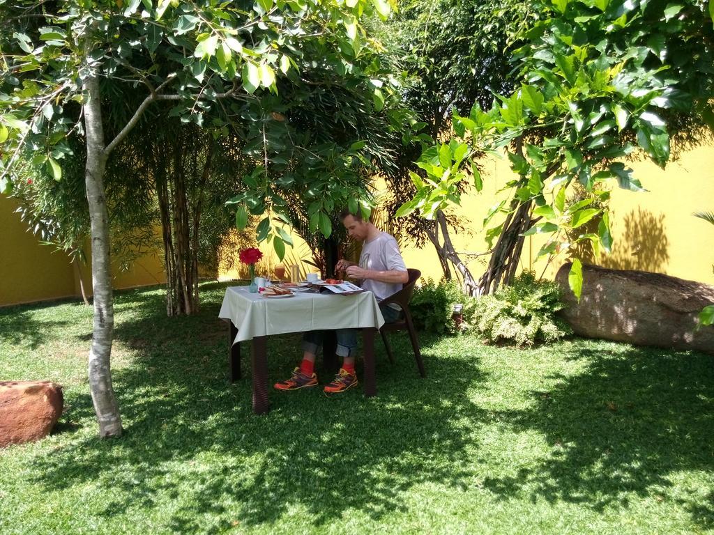 Inlak Garden Hotel Негомбо Екстериор снимка
